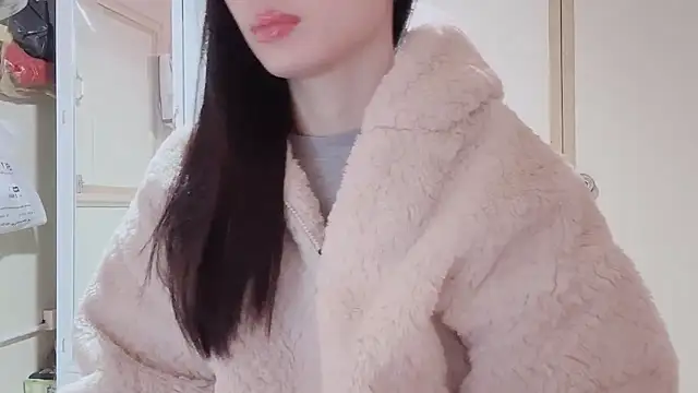 Snapshot of LinhChi_9x chatting on 11.18.25 LinhChi 9x online show from 11.18.25