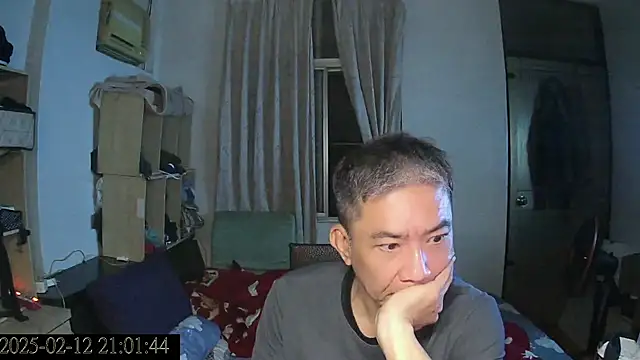 Snapshot of YuHsuant chatting on 02.12.25 YuHsuant online show from 02.12.25