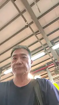 Snapshot of YuHsuant chatting on 12.18.25 YuHsuant online show from 12.18.25