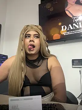 Snapshot of Tom_Silver__ chatting on 10.08.25 Tom Silver online show from 10.08.25