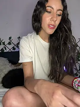 FrancellyHot online show from 12.20.24