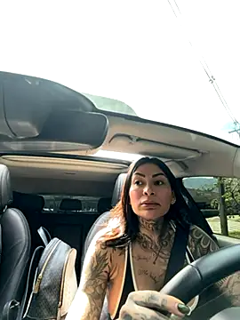 Snapshot of Iam_Annii chatting on 10.31.25 Iam Annii online show from 10.31.25