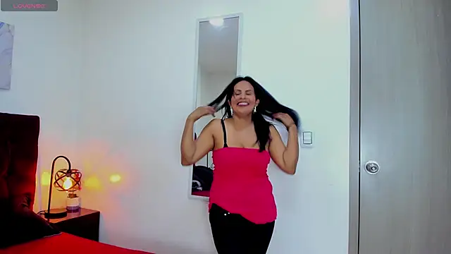 Anthonelaa   online show from 11.25.25