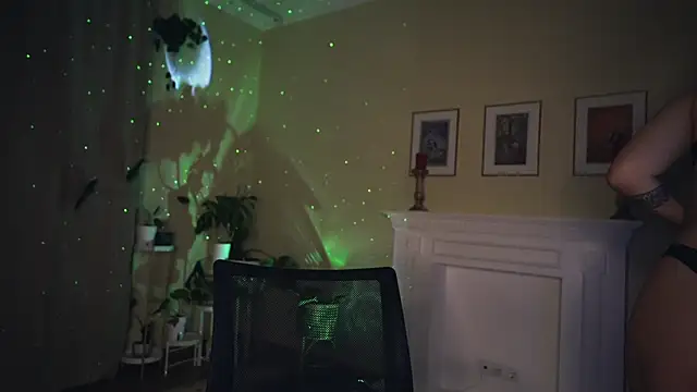 Snapshot of Leona_Mell chatting on 02.25.25 Leona Mell online show from 02.25.25