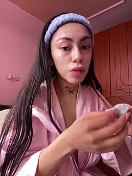 Snapshot of Effy_Bonny chatting on 10.19.25 Effy Bonny online show from 10.19.25