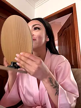 Snapshot of Effy_Bonny chatting on 10.30.25 Effy Bonny online show from 10.30.25