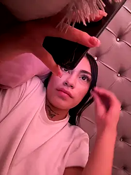 Snapshot of Effy_Bonny chatting on 12.13.25 Effy Bonny online show from 12.13.25