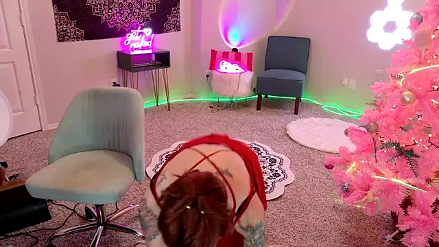 Snapshot of MissyRoulette chatting on 12.21.24 MissyRoulette online show from 12.21.24