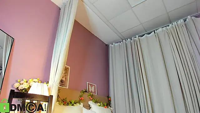 Snapshot of Dearly_Emily chatting on 11.17.25 Dearly Emily online show from 11.17.25