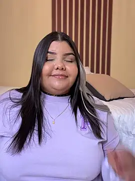  Shara Handal  online show from 01.05.25