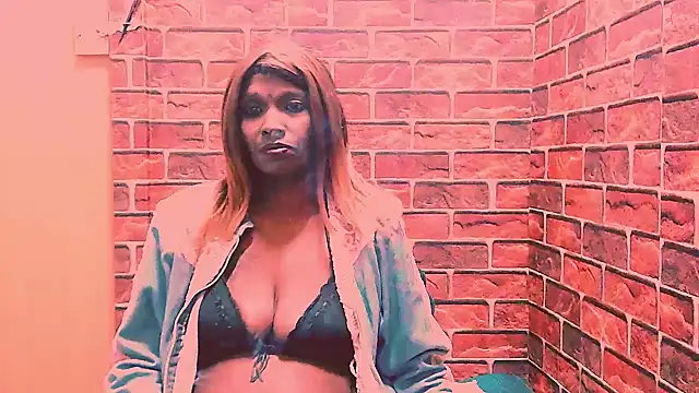 Fuckable Nasty MILF online show from 06.14.26