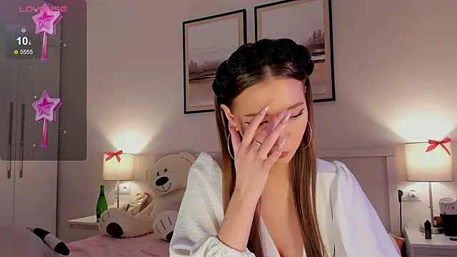 Snapshot of diana_nier chatting on 11.28.25 diana nier online show from 11.28.25