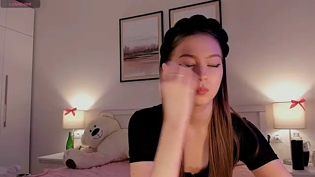 Snapshot of diana_nier chatting on 11.29.25 diana nier online show from 11.29.25