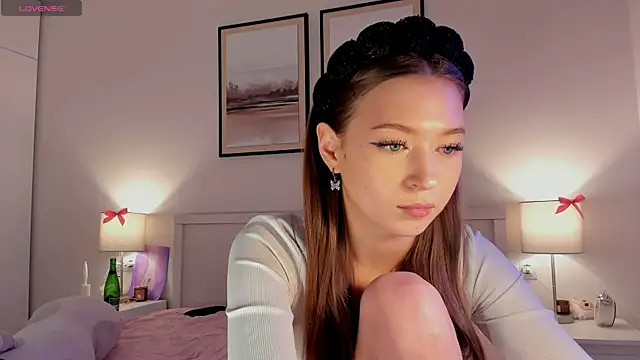 Snapshot of diana_nier chatting on 11.30.25 diana nier online show from 11.30.25