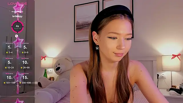 Snapshot of diana_nier chatting on 12.15.25 diana nier online show from 12.15.25