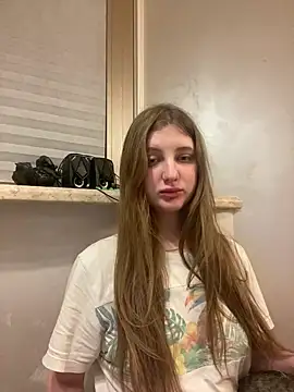 Snapshot of MollyDolle chatting on 04.01.26 MollyDolle online show from 04.01.26