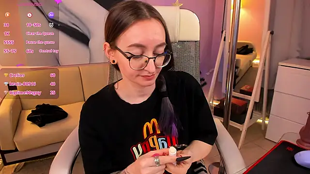 Snapshot of ShiroHeby chatting on 01.13.25 ShiroHeby online show from 01.13.25