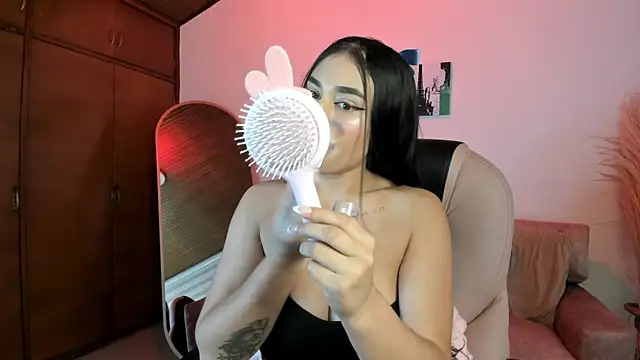 Snapshot of Alheli_16 chatting on 12.19.25 Alheli 16 online show from 12.19.25