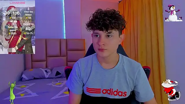 Snapshot of Nathan_Bluee chatting on 12.26.24 Nathan Bluee online show from 12.26.24