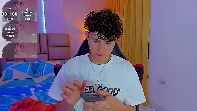 Snapshot of Nathan_Bluee chatting on 01.04.25 Nathan Bluee online show from 01.04.25