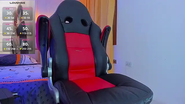 Snapshot of Nathan_Bluee chatting on 02.10.25 Nathan Bluee online show from 02.10.25