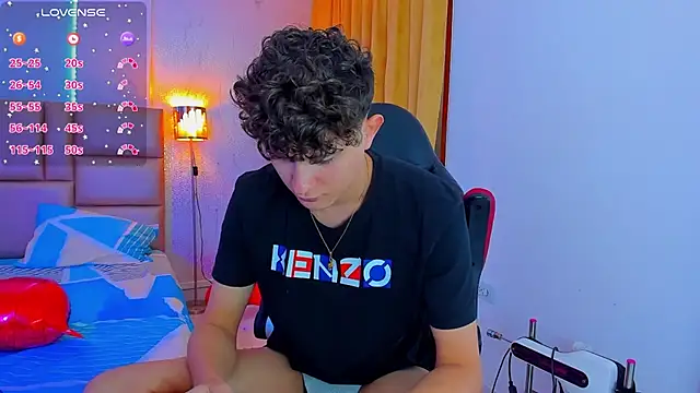 Snapshot of Nathan_Bluee chatting on 02.18.25 Nathan Bluee online show from 02.18.25