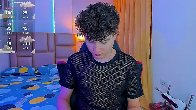 Snapshot of Nathan_Bluee chatting on 03.10.25 Nathan Bluee online show from 03.10.25