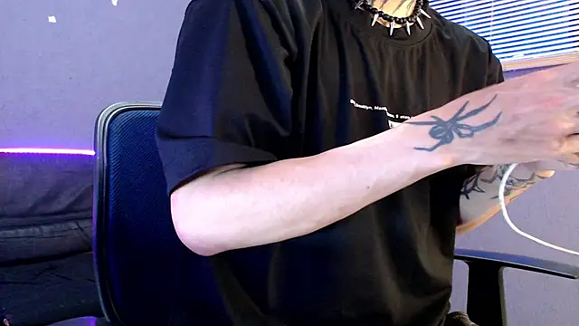 Snapshot of Andy_bapho chatting on 10.11.25 Andy bapho online show from 10.11.25