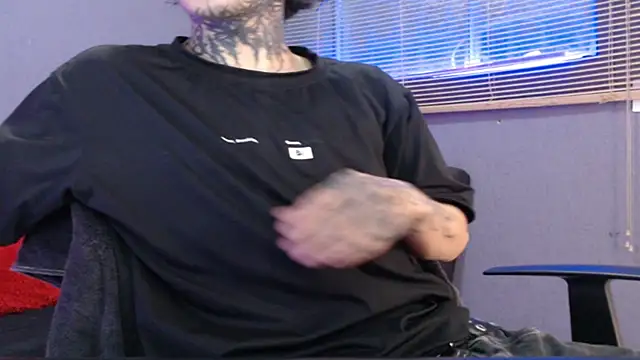 Snapshot of Andy_bapho chatting on 11.10.25 Andy bapho online show from 11.10.25