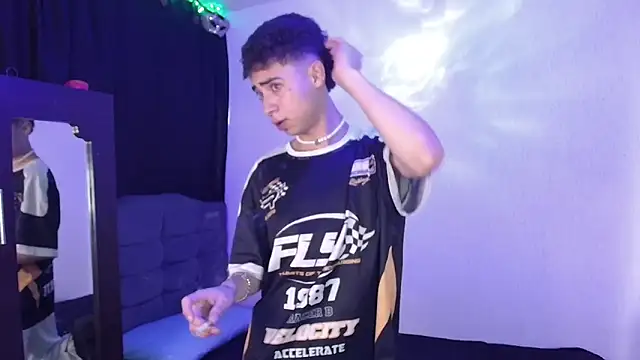 sexybat twink online show from 02.08.25