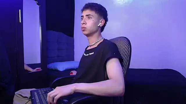 sexybat twink online show from 02.10.25