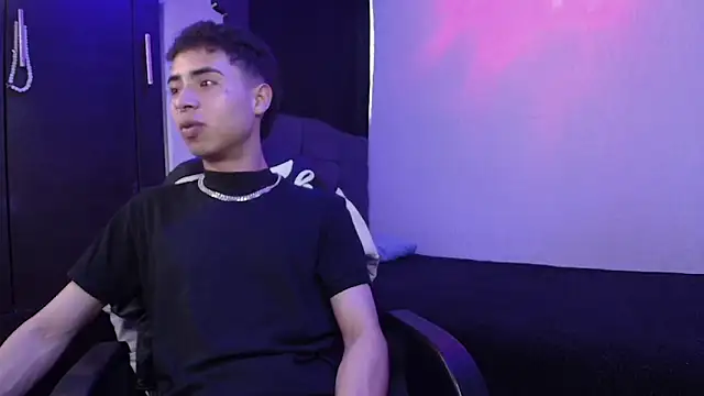 sexybat twink online show from 02.12.25