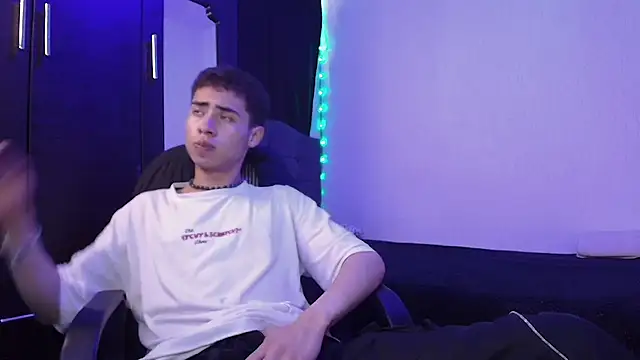 sexybat twink online show from 02.26.25