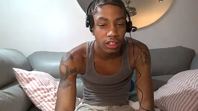 Snapshot of Skinnyblackman chatting on 10.05.25 Skinnyblackman online show from 10.05.25