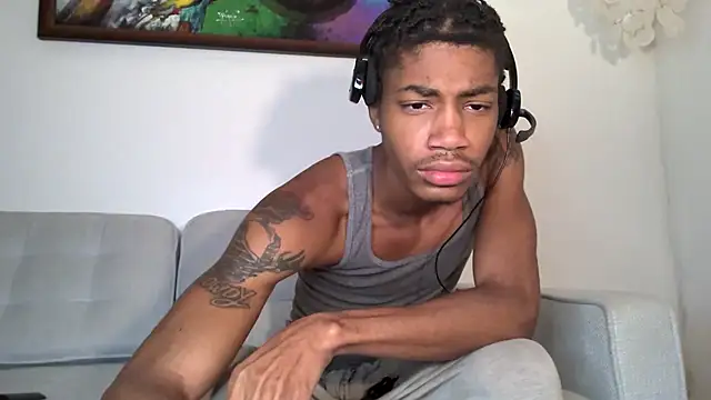 Snapshot of Skinnyblackman chatting on 10.21.25 Skinnyblackman online show from 10.21.25