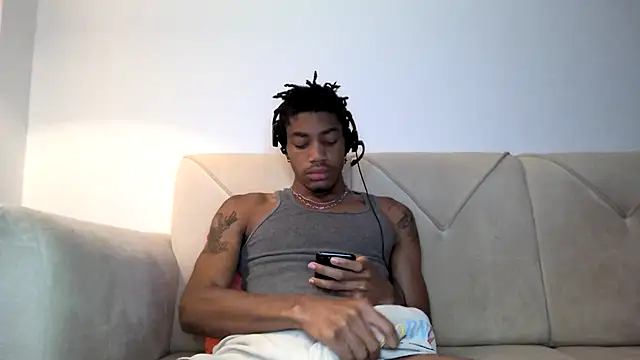 Snapshot of Skinnyblackman chatting on 11.11.25 Skinnyblackman online show from 11.11.25