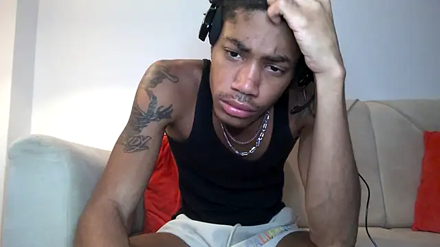 Snapshot of Skinnyblackman chatting on 11.12.25 Skinnyblackman online show from 11.12.25