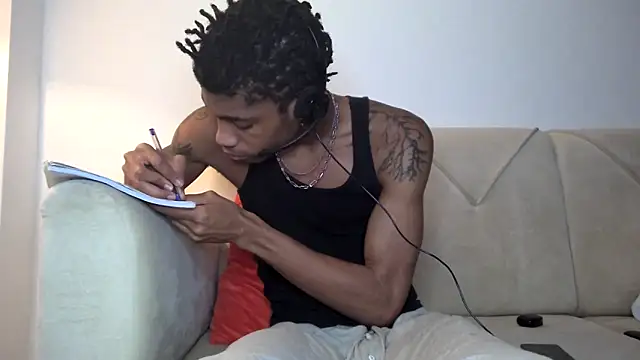 Snapshot of Skinnyblackman chatting on 11.13.25 Skinnyblackman online show from 11.13.25