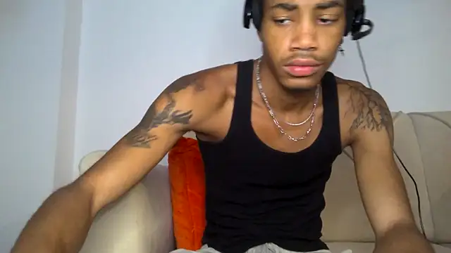 Snapshot of Skinnyblackman chatting on 11.15.25 Skinnyblackman online show from 11.15.25