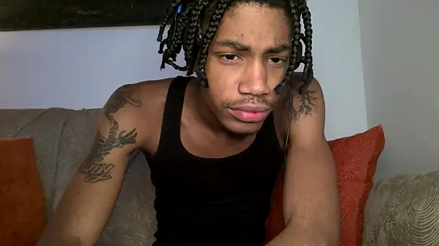 Snapshot of Skinnyblackman chatting on 11.26.25 Skinnyblackman online show from 11.26.25