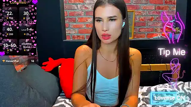 Snapshot of UrJoyy chatting on 10.29.25 UrJoyy online show from 10.29.25