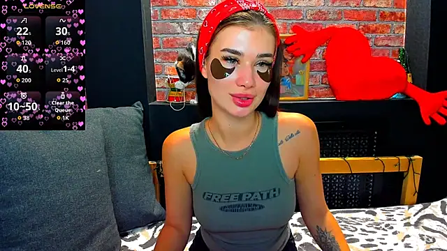 Snapshot of UrJoyy chatting on 12.05.25 UrJoyy online show from 12.05.25