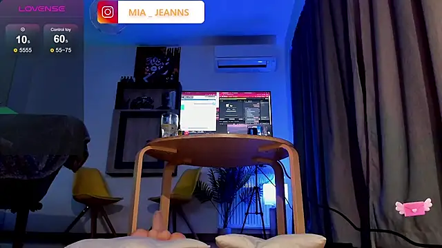 Snapshot of MiaJeanns chatting on 12.03.24 MiaJeanns online show from 12.03.24