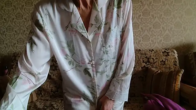 Snapshot of Elegant00Lady chatting on 10.12.25 Elegant00Lady online show from 10.12.25