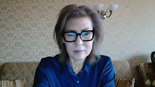 Snapshot of Elegant00Lady chatting on 11.18.25 Elegant00Lady online show from 11.18.25