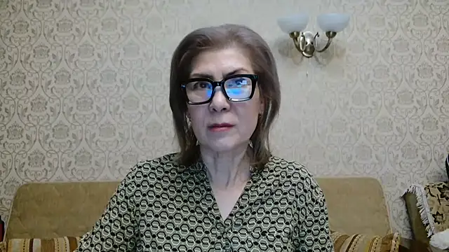 Snapshot of Elegant00Lady chatting on 11.28.25 Elegant00Lady online show from 11.28.25