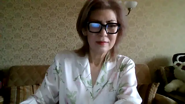 Snapshot of Elegant00Lady chatting on 12.16.25 Elegant00Lady online show from 12.16.25