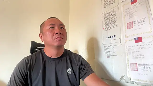 Snapshot of chih515 chatting on 11.04.25 chih515 online show from 11.04.25