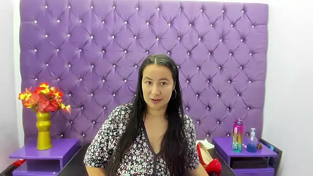 NaomyPrinces online show from 05.04.26