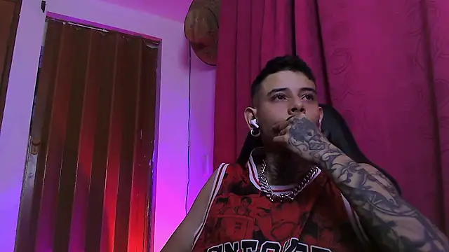 Snapshot of Ceder-Calistenes chatting on 11.11.25 Ceder-Calistenes online show from 11.11.25